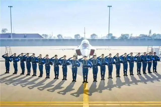 2025年度海軍招收選拔飛行學員簡章(面向地方高校應屆畢業(yè)生)