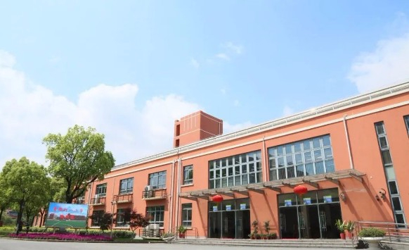 上海曹路打一小學(xué)