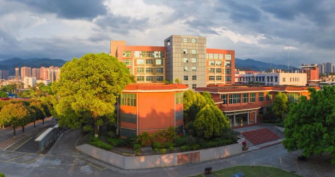 龍巖閩西職業(yè)技術(shù)學(xué)院