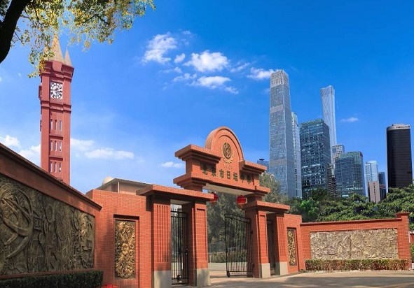 北京日壇中學(xué)