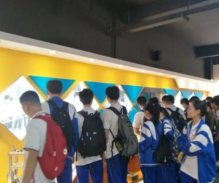 廣州江高鎮(zhèn)第三初級(jí)中學(xué)